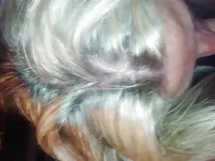 Garota chupando pau, Sentando em um toco brasileirinhas br videos gratis e fazendo xixi, espasmo de sua buceta