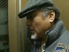 Garotas com meias de bunda video de sexo as brasileirinhas grande Se masturbando em um banheiro grande