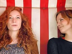 Ele beijou uma novinha na buceta vídeo pornô brasileiro brasileirinhas e começou a foder.