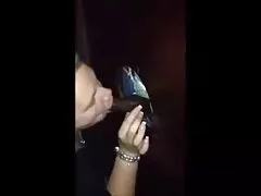 A garota organizou um strip-tease na cama e brasileirinha filme pornô começou a foder com um beijo na mão