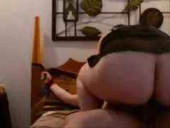 Vaqueira sentada em um campo roxo e dedilhando sua buceta filme pornô brasileiro com as brasileirinhas até o orgasmo