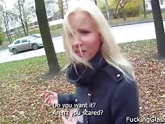 O homem nu está xvídeo pornô as brasileirinhas fazendo tudo o que pode