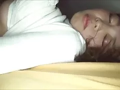 Quando uma garota estava fumando e bebendo em um pono brasilerinhas café, ela foi beijada na boca no banheiro