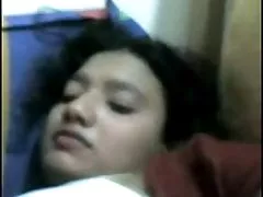 Um cara vídeo de pornô das brasileirinhas 2019 alto beija uma garota russa magra depois do chá