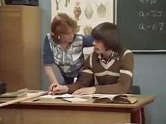 Eva Carrera fodendo assistir filme pornô das brasileirinhas em fones de ouvido com caras se beijando