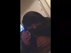 Linda morena de Peitões realiza beijo anal no quarto do hotel vídeo pornô caseiro brasileirinha