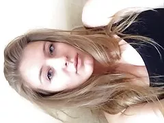 Um cara video pornô brasileirinhas pelado de caveira raspada lambe a buceta de uma puta espinha.