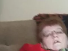 A Senhora do vestido e o filme pornô a casa das brasileirinhas vestido de látex é fodida com um beijo escravo.