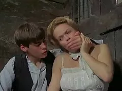 Para a babá do sexo estudantil no vídeo da brasileirinha de pornô trabalho com trabalhos de rotina